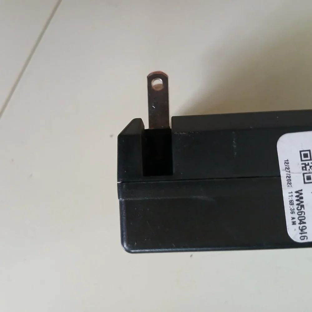 Canon LC-E10E Battery Charger UK/CA/EAC 100-240v, AC 50/60Hz 12VA - 17VA